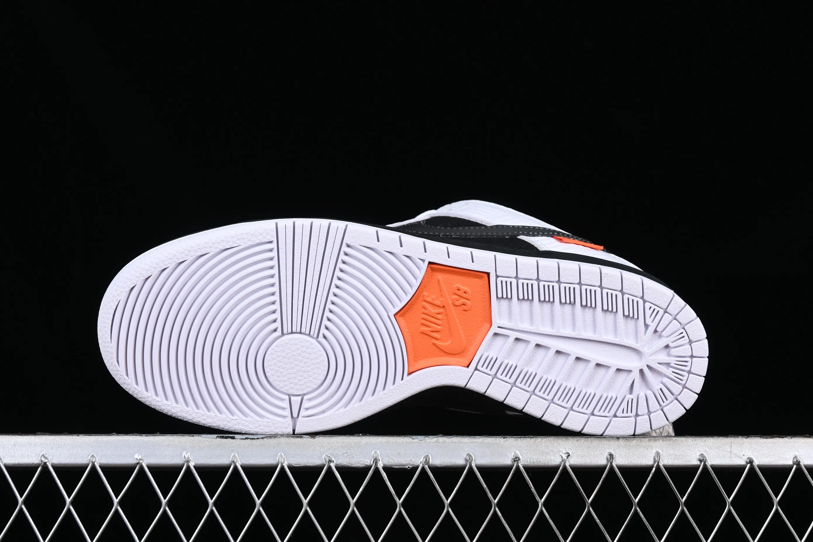All categories Nk SB Dunk Series Nk SB Dunk Low low-top sneakers Tightbooth x Nk SB Dunk joint model Inverted Panda SB low-top casual sports skateboard shoes FD2629-100